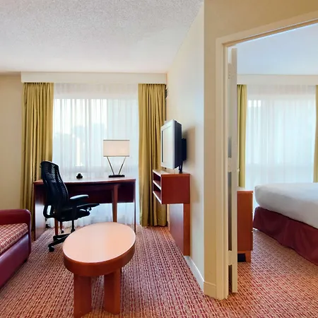 Hilton Chicago Magnificent Mile Suites-2