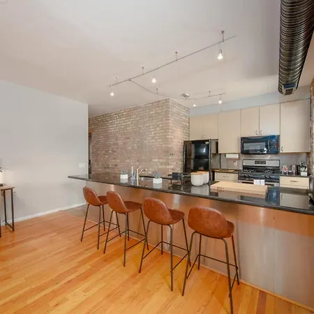 Classic Bucktown 2 Bd With Work Station By Zencity-2