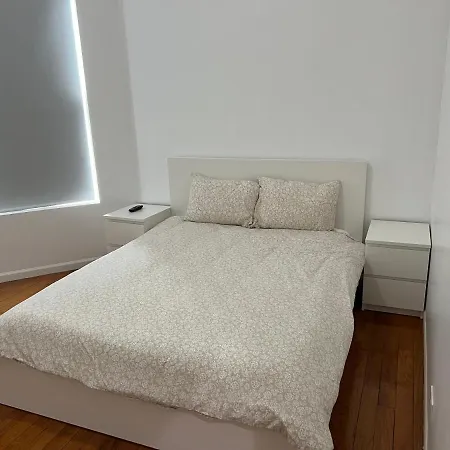 Adorable 2 Bedroom Apartment With Free Street Parking-3