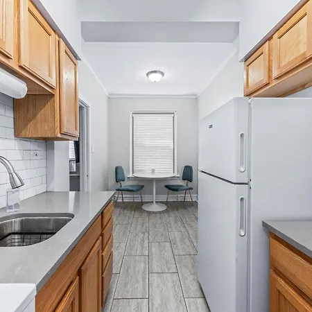 Frontdesk Vintage Studio Apt Near Robie House-2