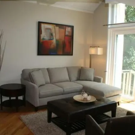 Roscoe Village Guesthouse-3