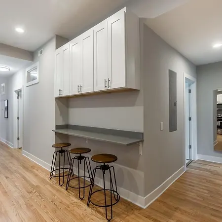 Go Grand In This Massive Old Town Mansion - Sleeps 22! Apts-2