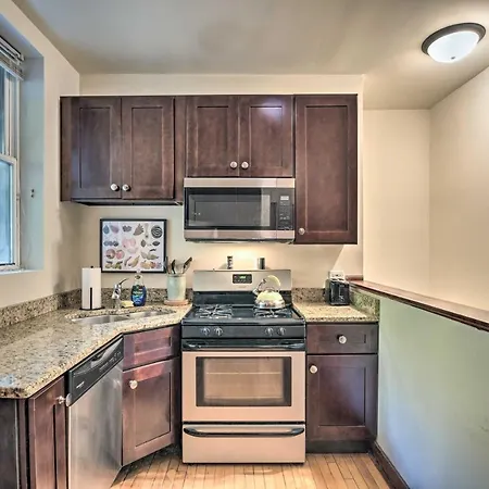 Cozy-Chic Home Walkable Area, Near Wrigley!-3