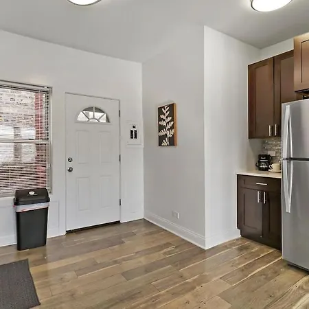 Furnished 3Br Apt With Abundant Natural Light - Belle Plaine 2W-3