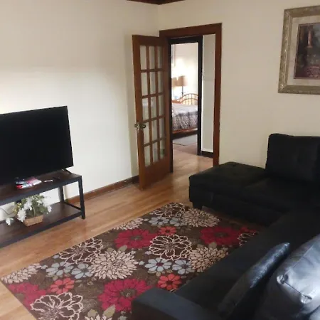 South Chicago Community Immersion In 2 Bedroom Apartment-2