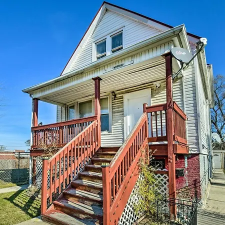 Eclectic Chicago Apartment With Spacious Deck!-2