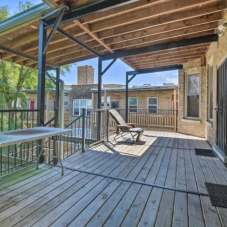Cozy Chicago Condo Close To Parks And Downtown-2