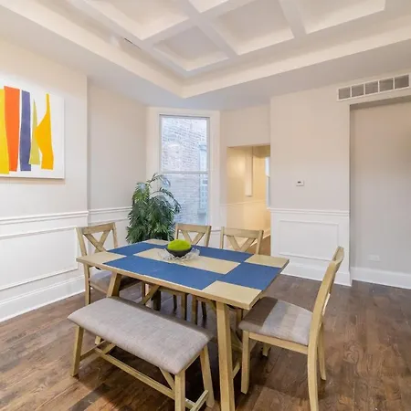 Luxury Chicago Th Is A 10-Minute Drive To Dwtn, Perfect For City Access Rsv Now-2