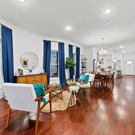 *Big Blue* Eclectic 3Bdrm/1Bath Bronzeville Gem-3