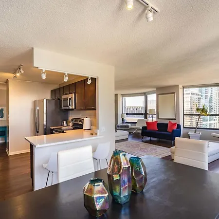 3Br Stunning Spacious Sky Loft Indoor Pool, Parking & Incredible Views-2