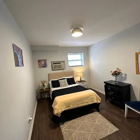 Cossy Room Close To Lake In Chicago-2
