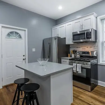 Modern 5Bd/2Ba Duplex W/ Garage Parking-3