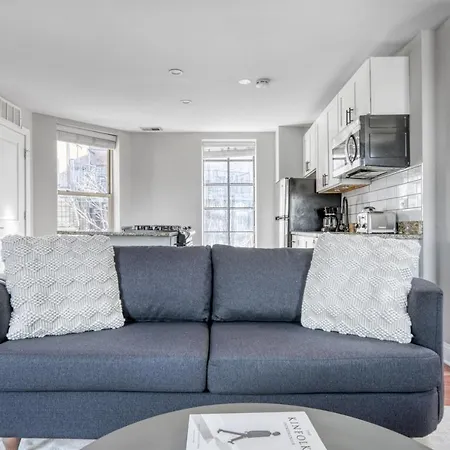 Lakeview 2Br W Patio Wd Nr Wrigley Field Chi-459-2