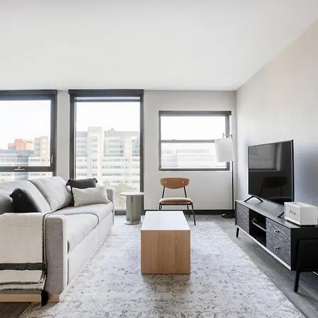 Medical District 2Br W Gym Wd 1 Block To L Chi-428-2