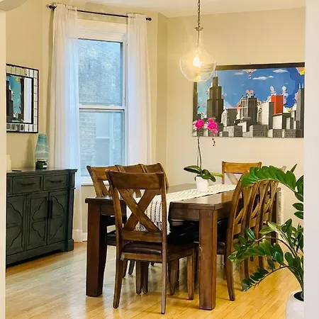 Sunny, Spacious, 3Br 1Ba Davlin Inn Chicago-3