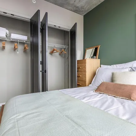 W Loop 1Br W Gym Pool Wd Nr The L Restos Chi-204-2