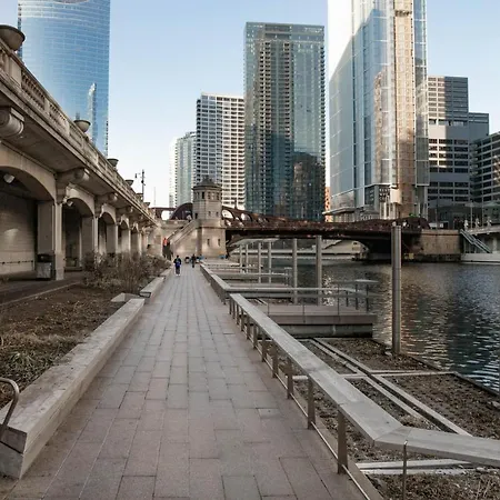 River N 1Br W Gym Wd Nr Magnificent Mile Chi-54-3