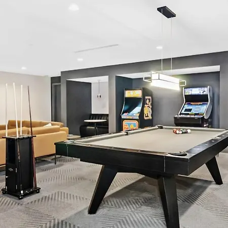 Loop Studio W Gym Wd Nr L Millennium Park Chi-468-2