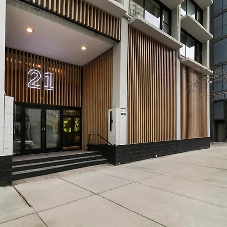 Chic And Roomy Studio Apt In The Near North Side - Chestnut 16D-2
