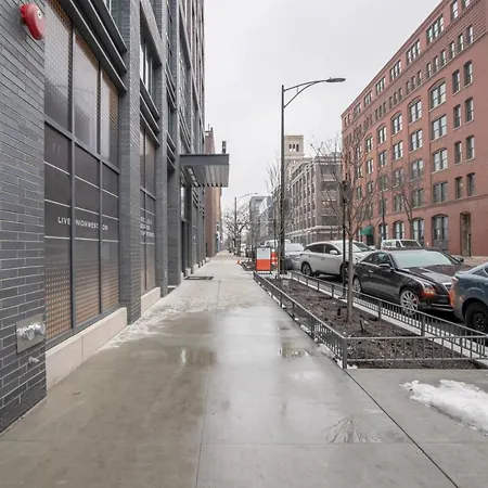 W Loop 1Br W Gym Pool Wd Nr The L Restos Chi-204-3