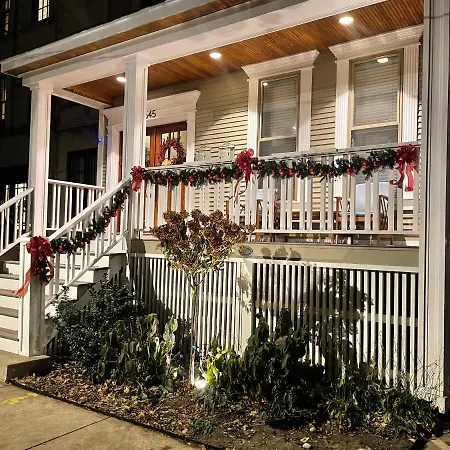Stylish 2-Bedroom Flat In Lincoln Park-2