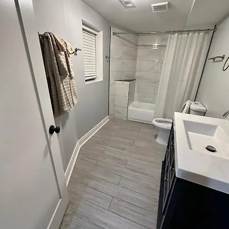 Chic And Cozy 1 Bed Suite-2