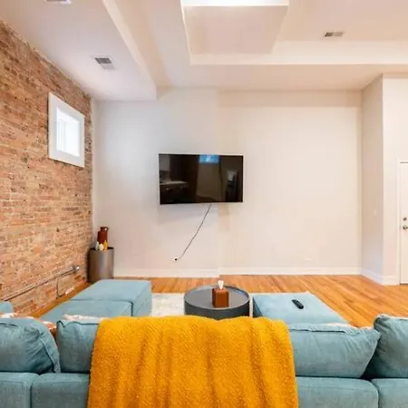 Luxurious Downtown 3 Bed 2 Bth-3