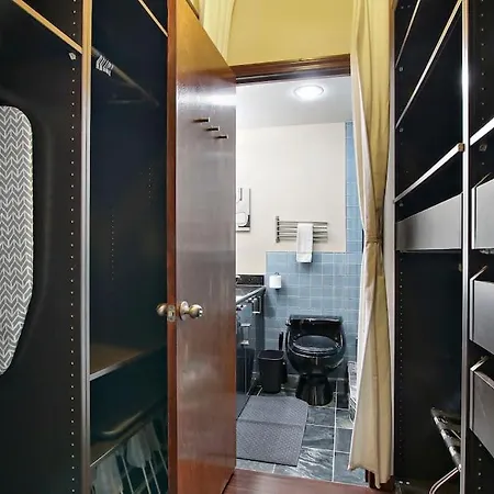 Studio Apt With Full Kitchen & Updated Bathroom - Chestnut 15C-3