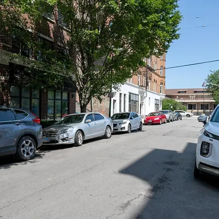W Town 1Br W Roof Wd 3 Blocks To L Chi-681-2
