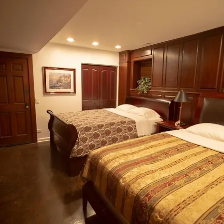 Inspiring Grotto Sleeps 10-20 Free Tv & Parking-2