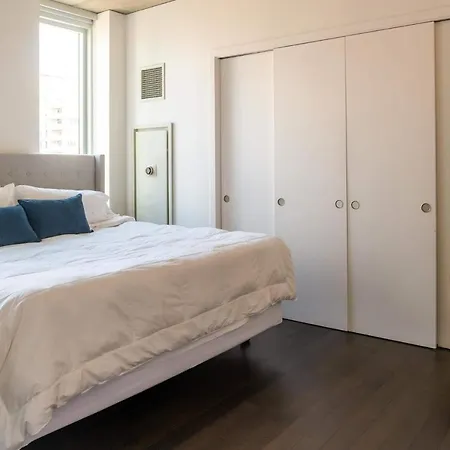 2B 2Ba Executive Glass Apartment With Balcony & Wi-Fi-2