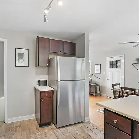 Rep To Carmen 5640 Modern 3Br Escape In Jefferson Park - Carmen 5641-2
