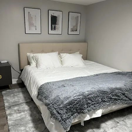 Modern 3 Bedroom Close To Downtown Chicago-3