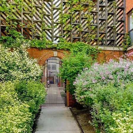 Urban Chicago Vacation Rental Condo Near Beach!-2