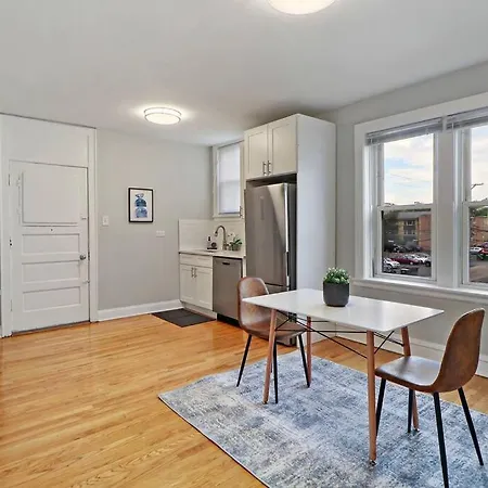Spacious & Inviting 1Br Apt In Chicago - Cullom B2-3
