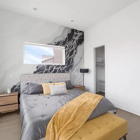 4-Bedroom Penthouse W/ 2 Large Balconies & Rooftop-3