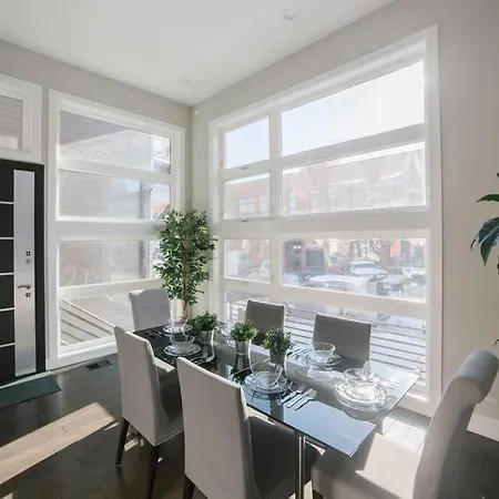 Magnificent New Home W/8 Beds & Free Parking-3