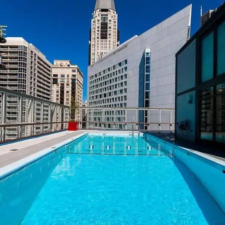 Gold Coast Luxury Home W/Rooftop Pool & Gym-2