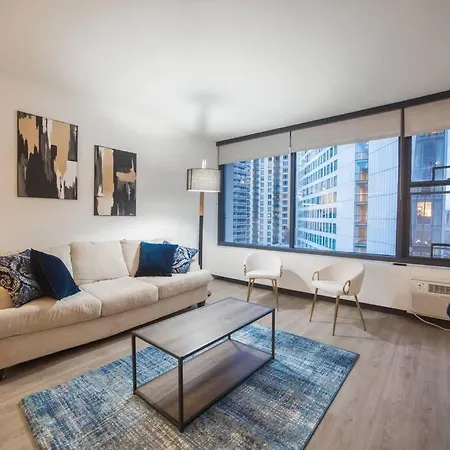 Spacious Gold Coast Apartment Rooftop Pool-3