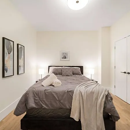 Stunning 2Br/2Ba Condo W/ Balcony By United Center-3