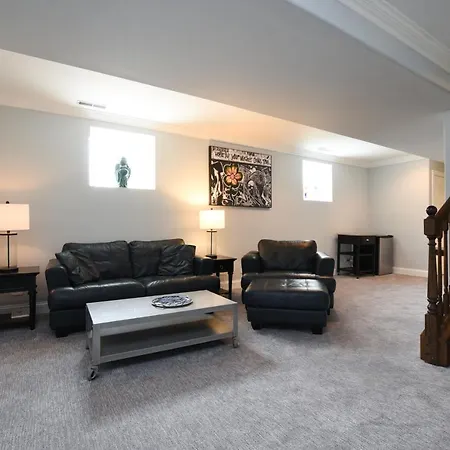 Cozy Garden Unit Located In North Center-3