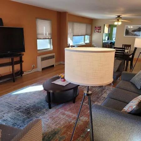 Great Chicago Getaway 2 Bedrooms Sleeps 1 To 4-3
