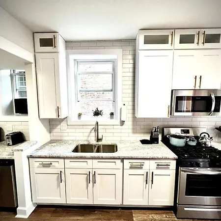 Modern Vintage 2Br Walkable To Dining & Lakefront-3