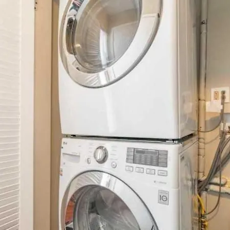 Spacious 4 Bdrm 2 Bath Shared Unit W/ Free Laundry & Parking-2