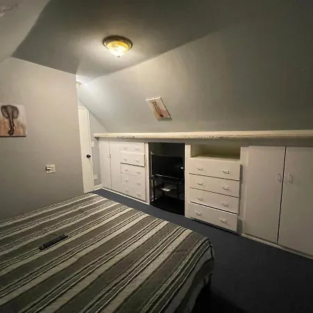 Spacious 4 Bdrm 2 Bath Shared Unit W/ Free Laundry & Parking-3