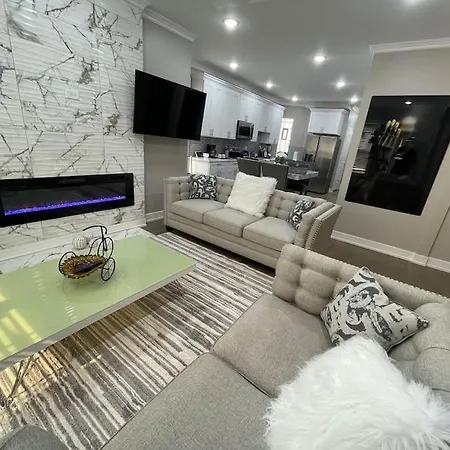 Exec Lux Home Wth 3 Level,6 Bdrms/3Bth & 2 Kitchen-3