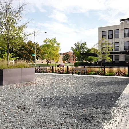 Pilsen Studio W Pool Lounge Nr L Green Line Chi-994-2