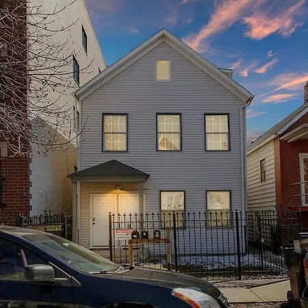 Great Location! Modern Condo 15 Min From Downtown-2