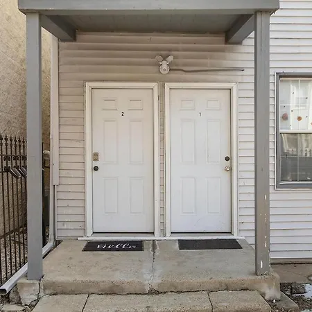 Great Location! Modern Condo 15 Min From Downtown-3