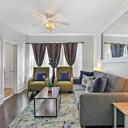 Explore Chicago From Modern Apartment-Free Parking-2